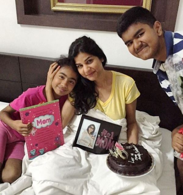 Shobhna-Yadav-With-Her-Son-and-Daughter