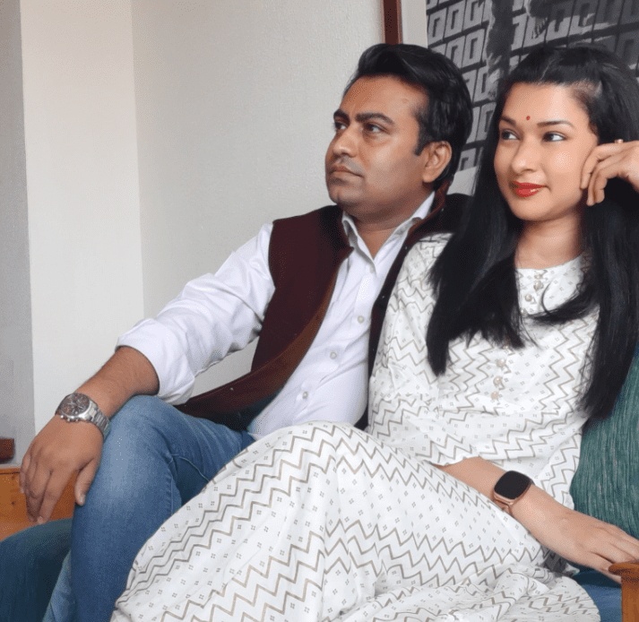 Meenakshi-Joshi-with-her-husband-Akhilesh-Anand