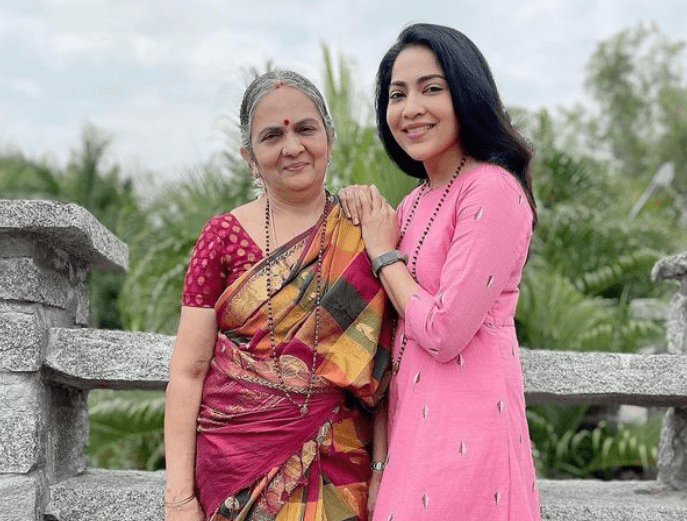 Ramya-Subramanian-with-her-Mother
