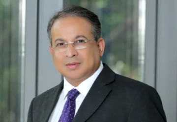 Meet Dr Praveer Sinha